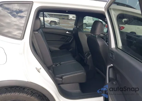 2021 Volkswagen Tiguan 2.0T Se/2.0T Se R-Line Black/2.0T Sel z USA, uszkodzony, nr VIN 3VV3B7AX5MM070111